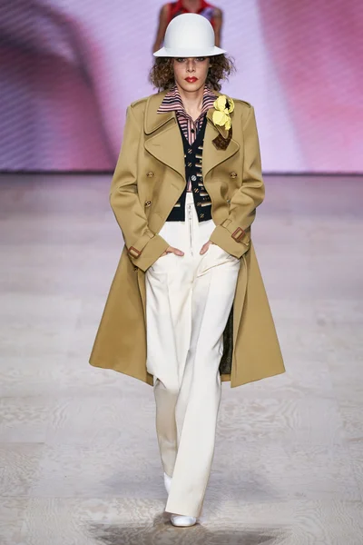Look 10